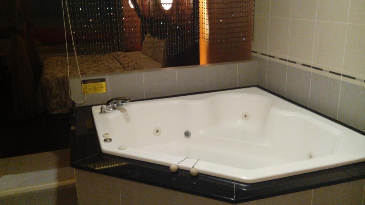 Alexander Motel Καοσιούνγκ Εξωτερικό φωτογραφία